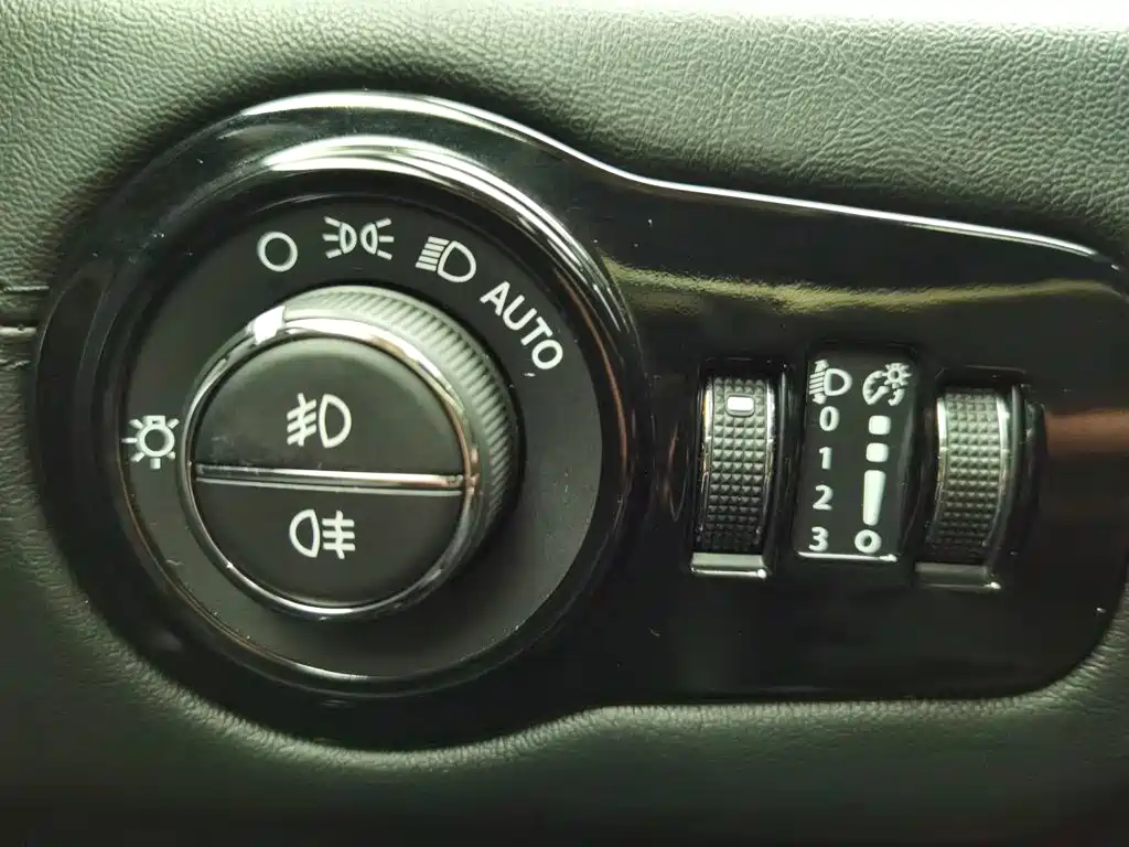 Jeep Grand Commander — миниатюра 21