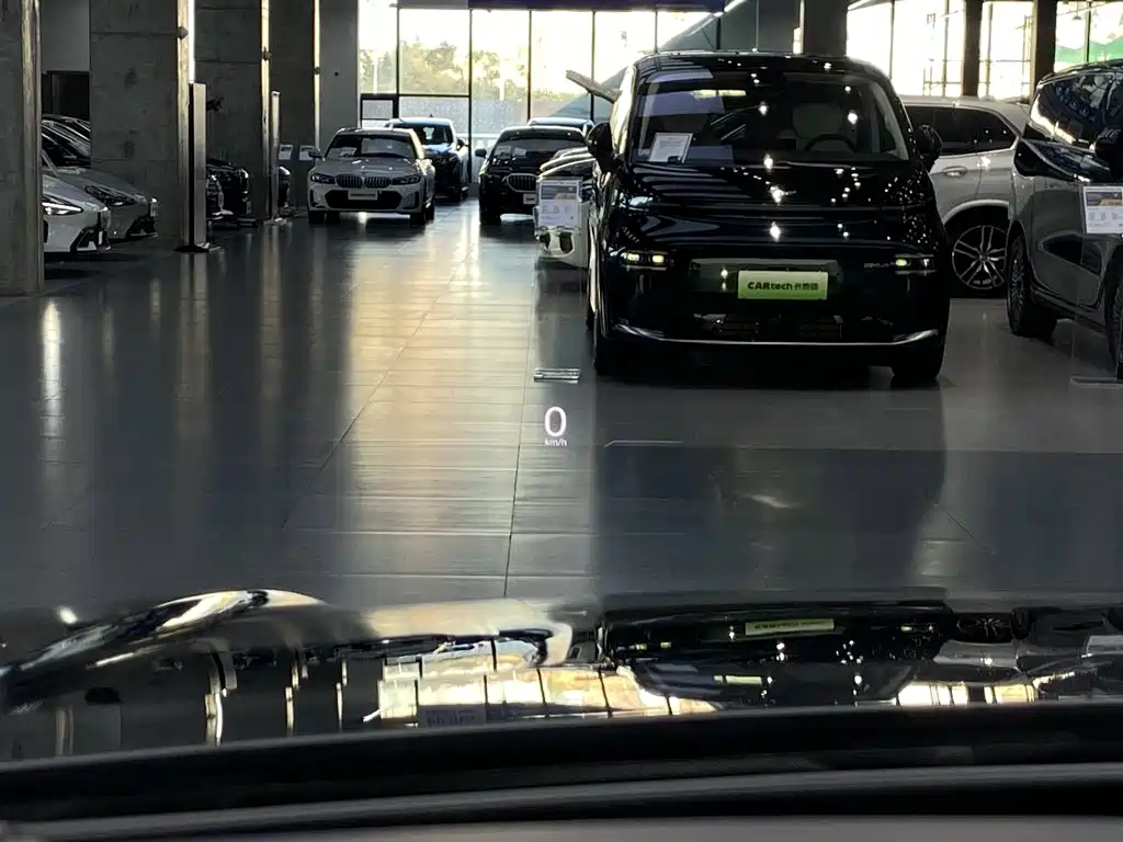 Volkswagen Touareg — миниатюра 10