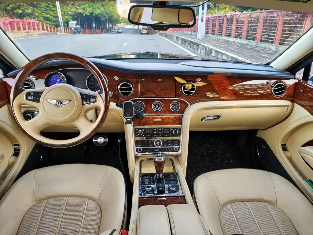 Bentley Mulsanne — миниатюра 8