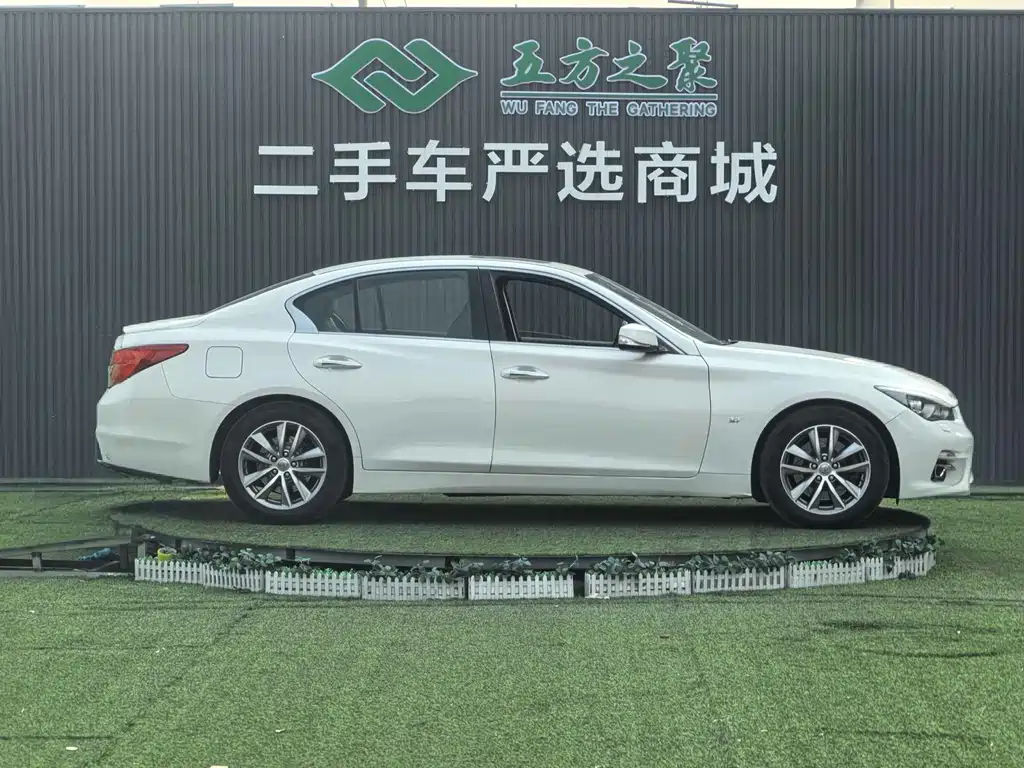 INFINITI Q50