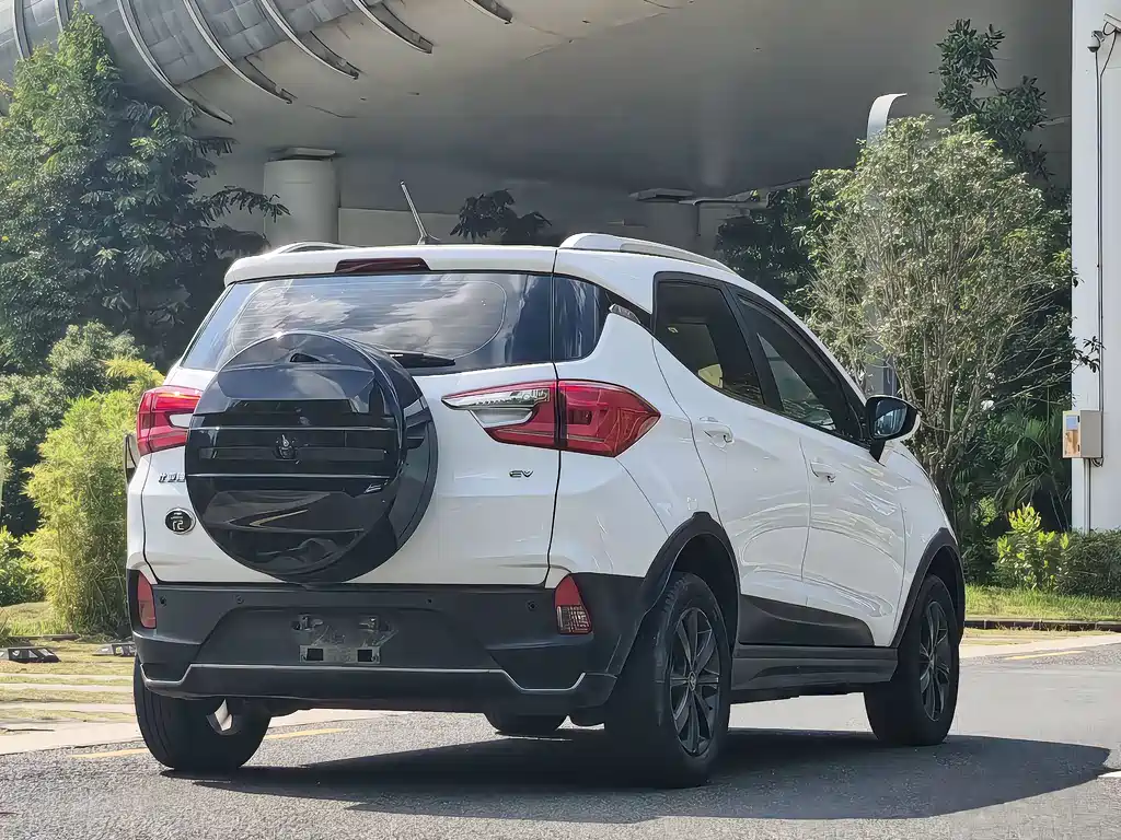 BYD Yuan EV — миниатюра 6