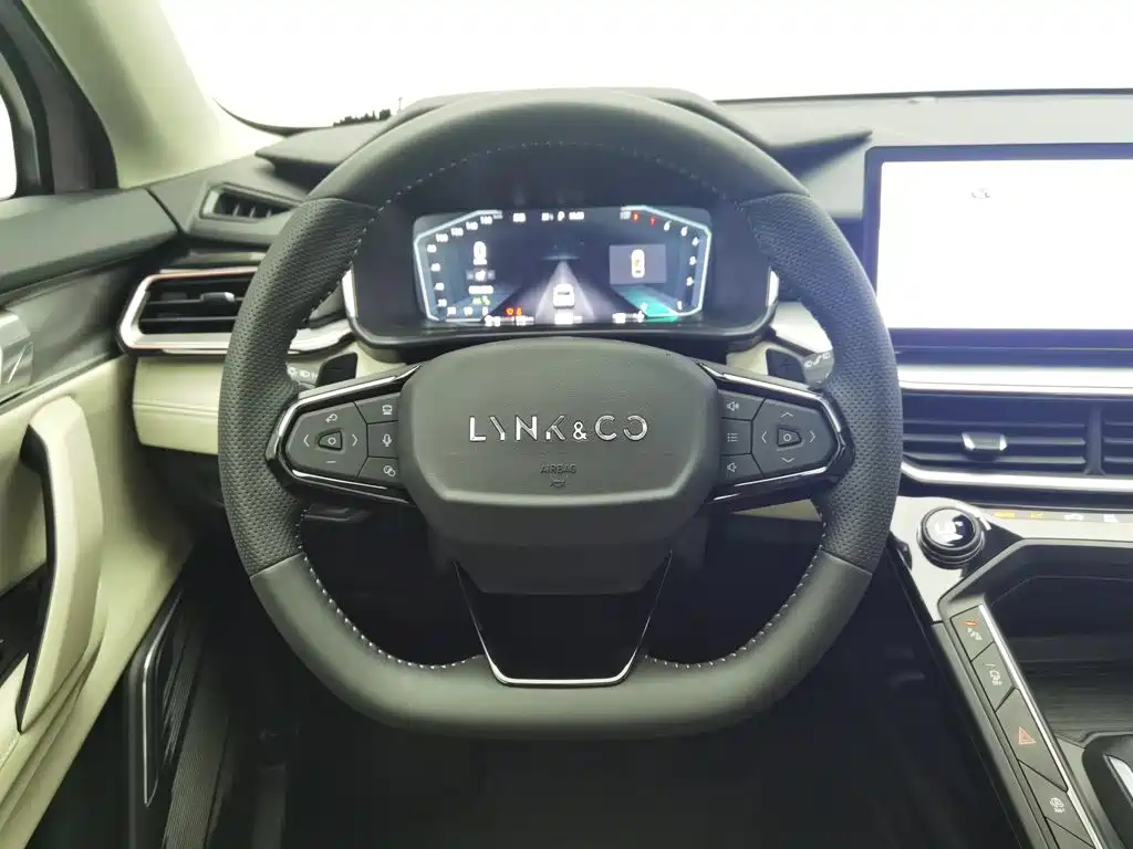 Lynk & Co 06 — миниатюра 11