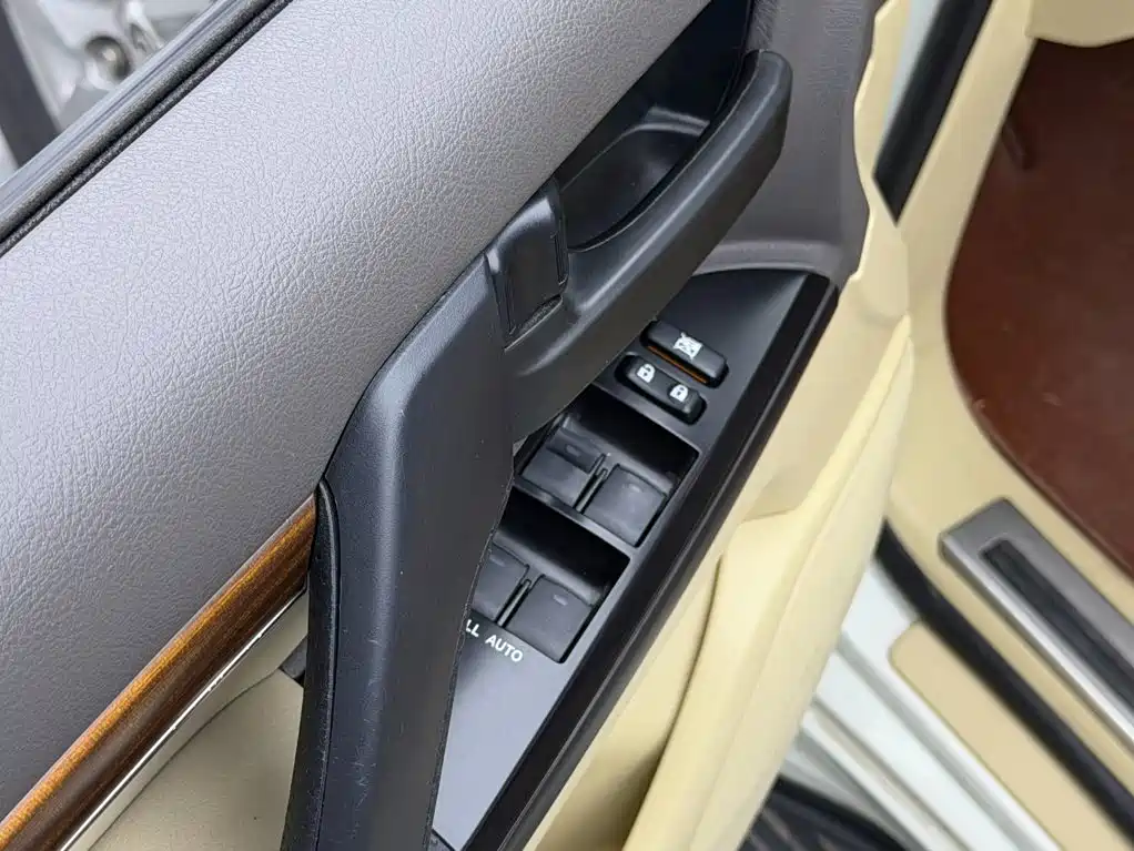 Toyota Land Cruiser — миниатюра 6