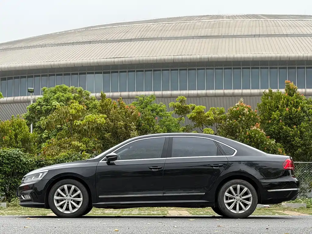 Volkswagen Passat 2017 330TSI DSG