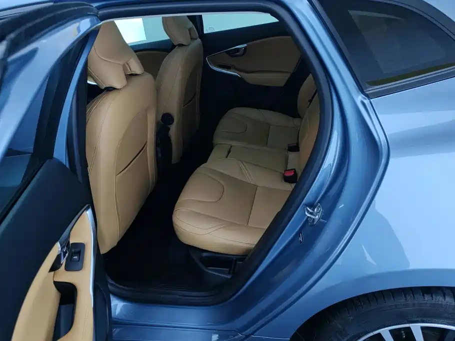 Volvo V40 — миниатюра 11