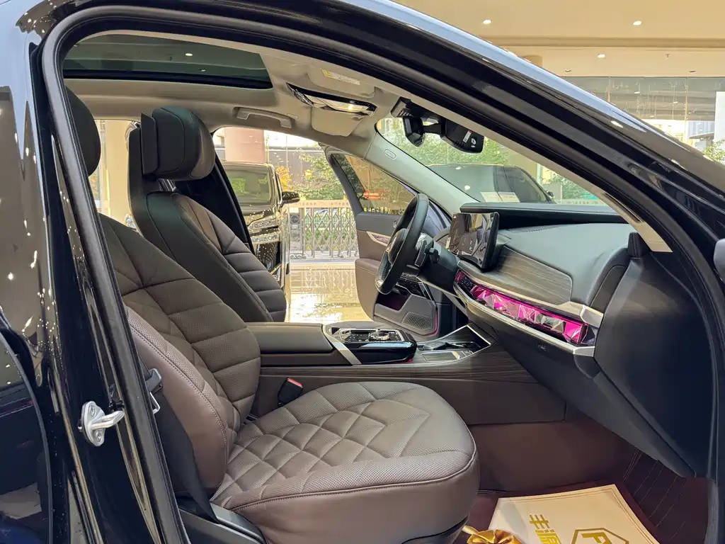 BMW 7 Series — миниатюра 8