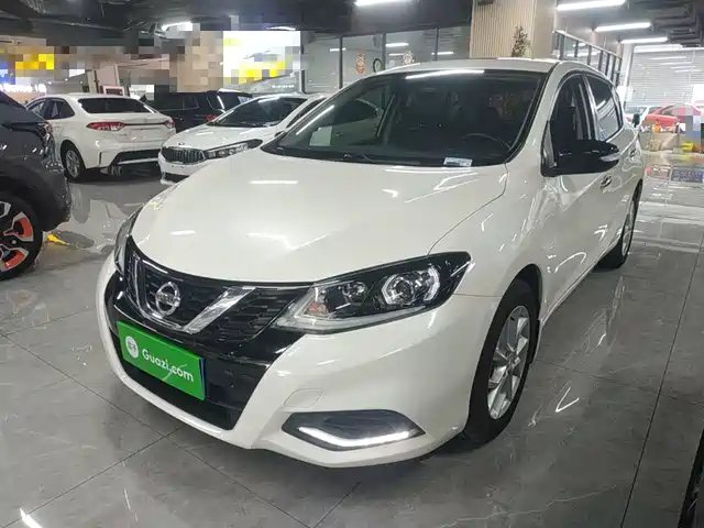 NISSAN TIIDA