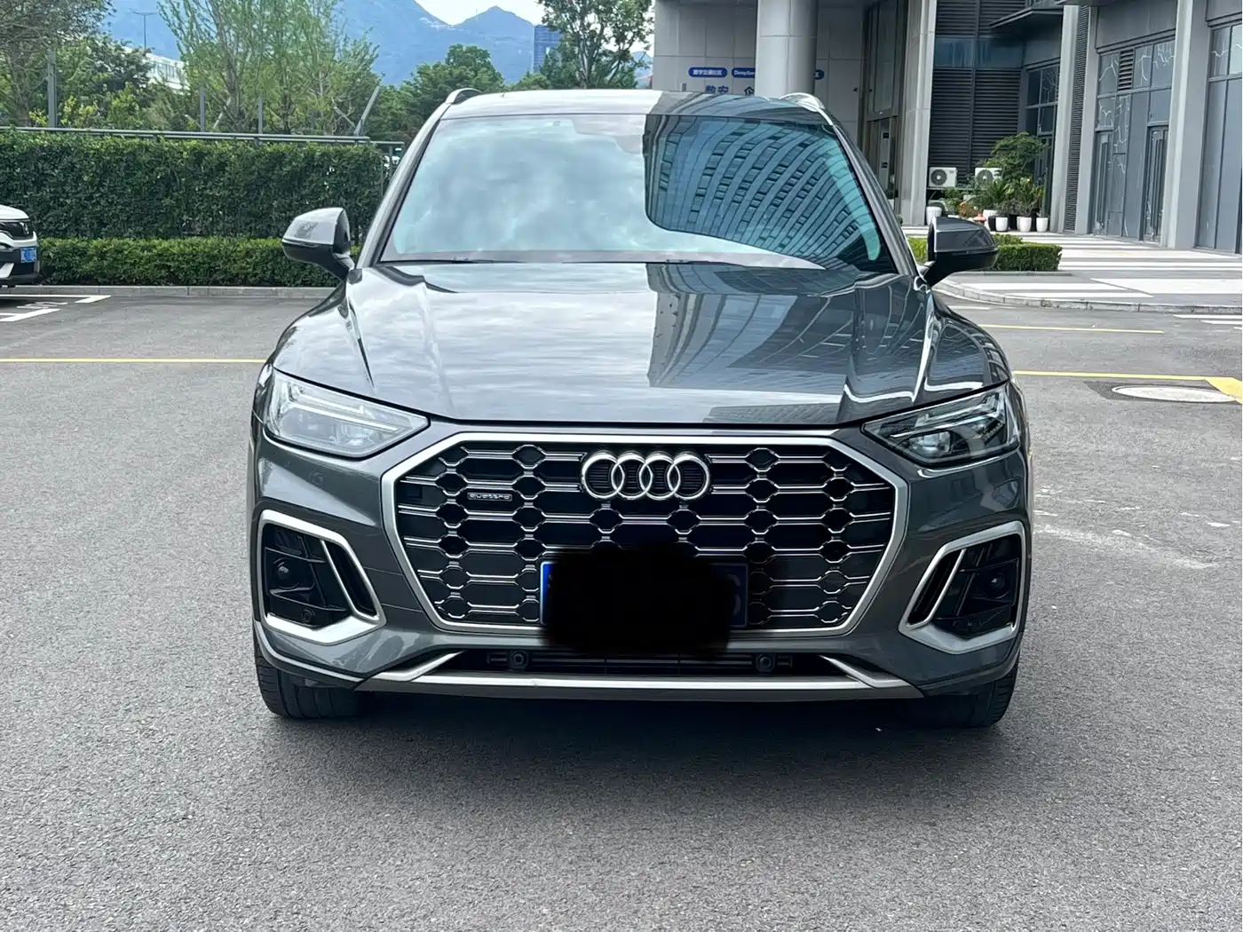 Audi Q5L 2022 Silver/gray из Китая