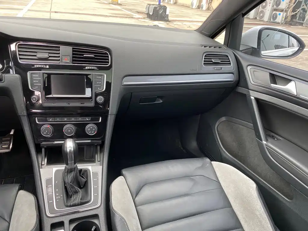 Volkswagen Golf — миниатюра 12