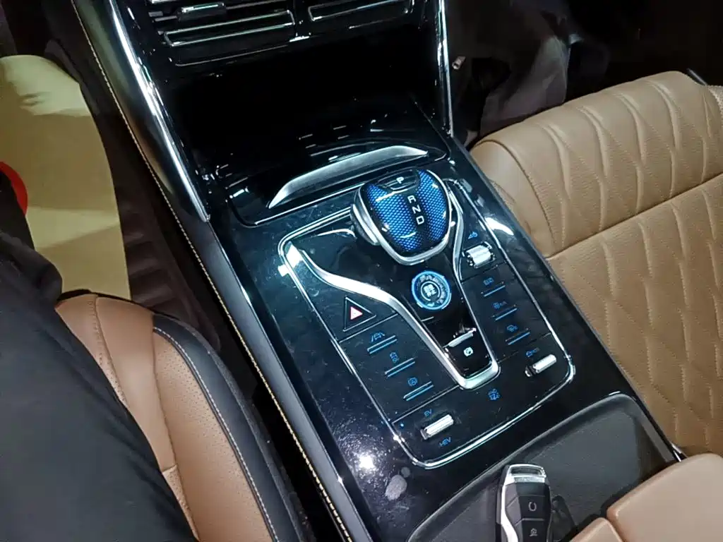 BYD Tang New Energy — миниатюра 14