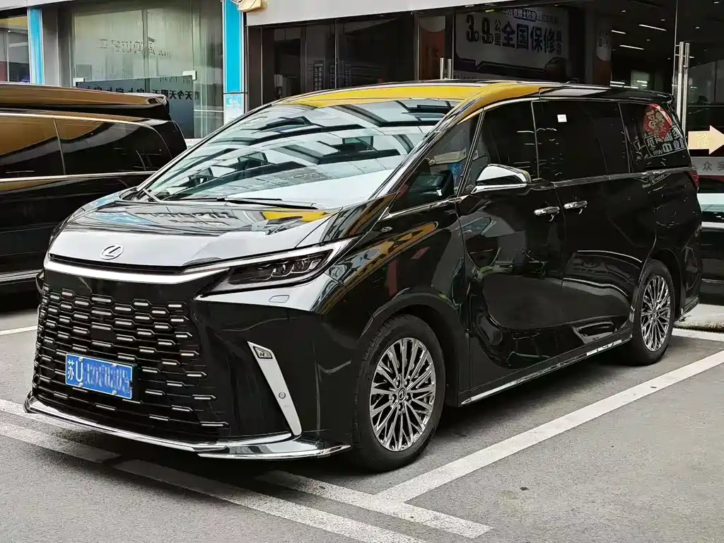 Lexus LM 2023 500h мест