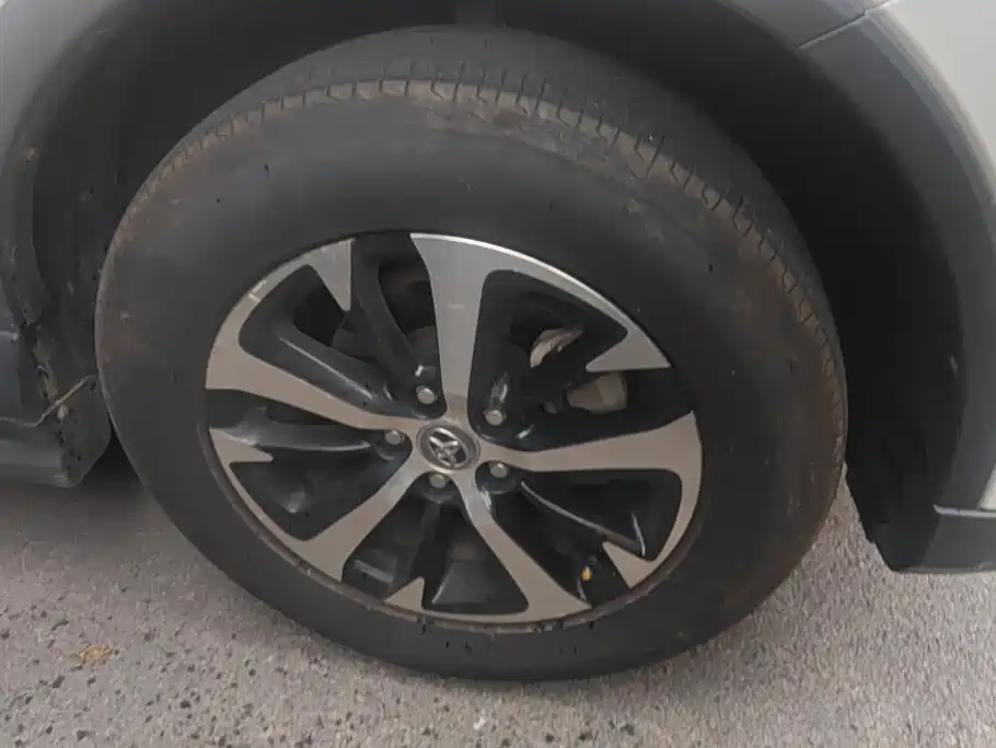 Toyota RAV4 — миниатюра 6
