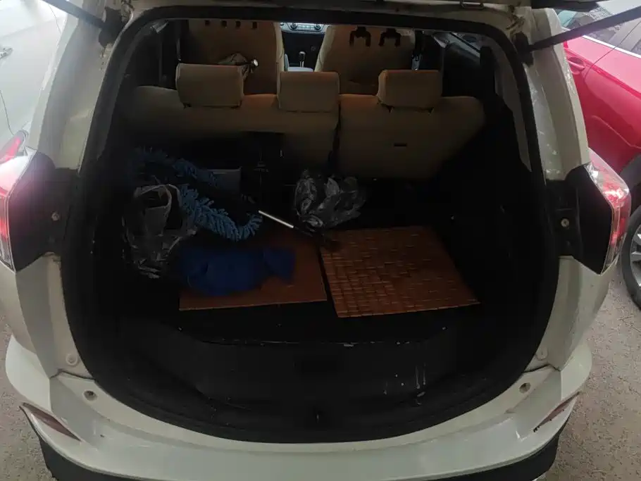 Toyota RAV4 — миниатюра 4