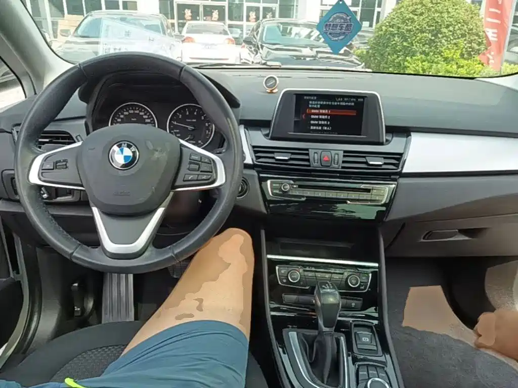 BMW 2 Series Active Tourer — миниатюра 10