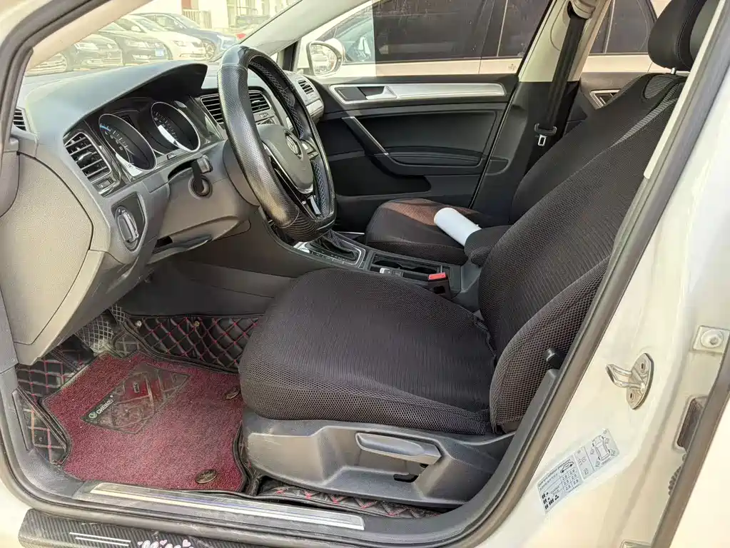 Volkswagen Golf EV — миниатюра 3