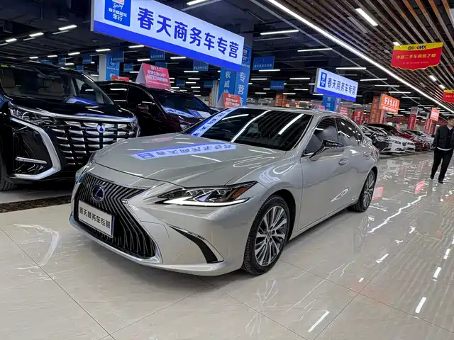 LEXUS ES 2019