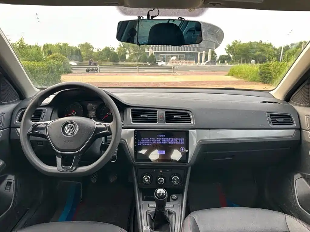 Volkswagen Lavida 2015 1.6L MT