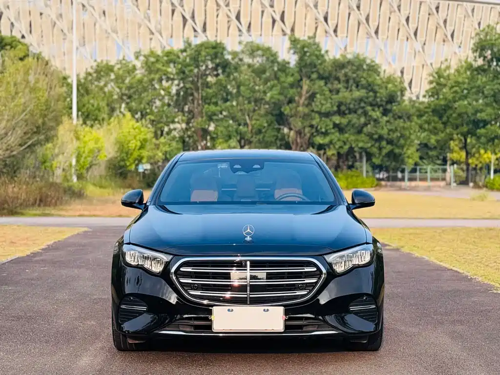 Mercedes-Benz E-Class — миниатюра 2
