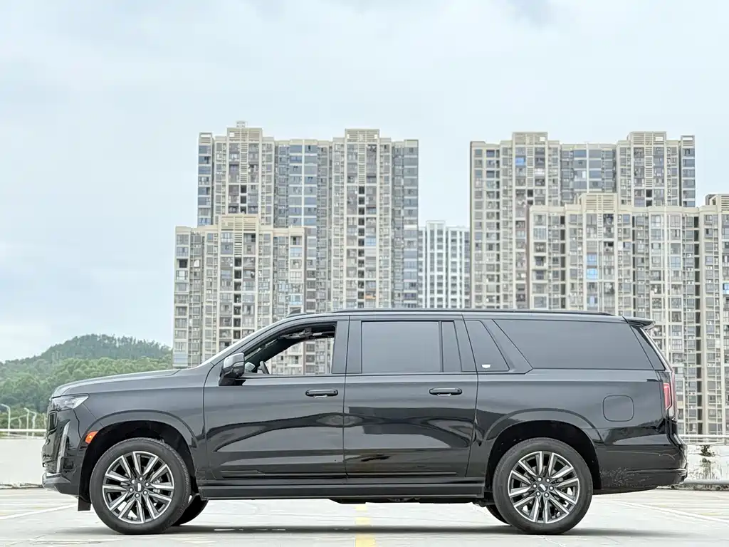Cadillac Escalade — миниатюра 12