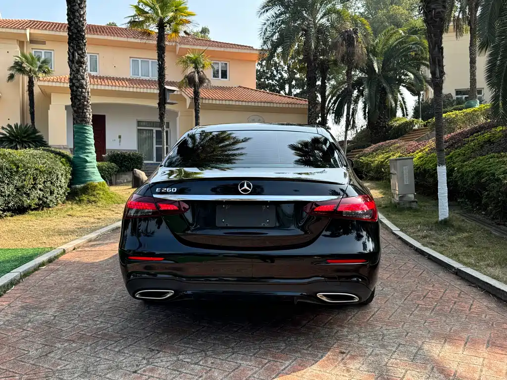 MERCEDES-BENZ E CLASS