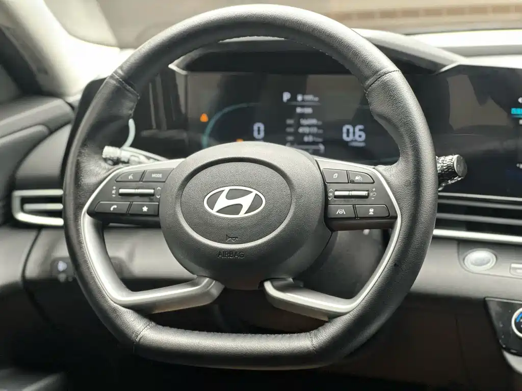 Hyundai Elantra — миниатюра 14
