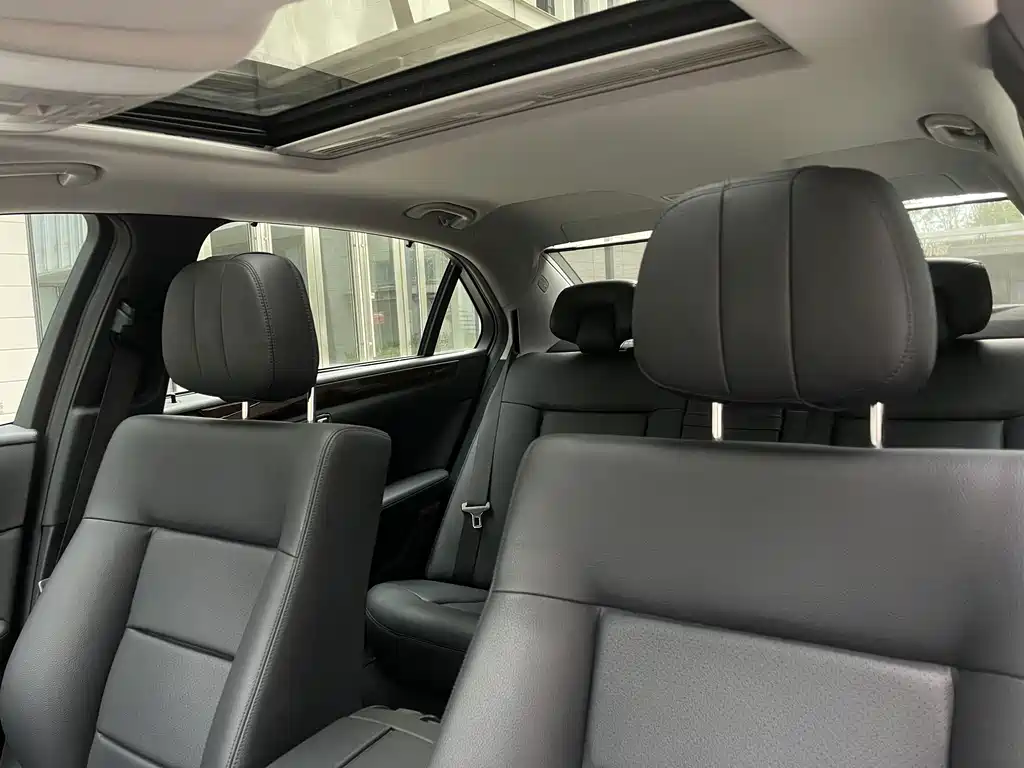 Mercedes-Benz E-Class — миниатюра 18