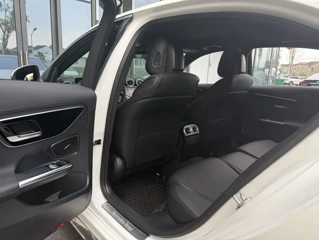 Mercedes-Benz C-Class — миниатюра 7