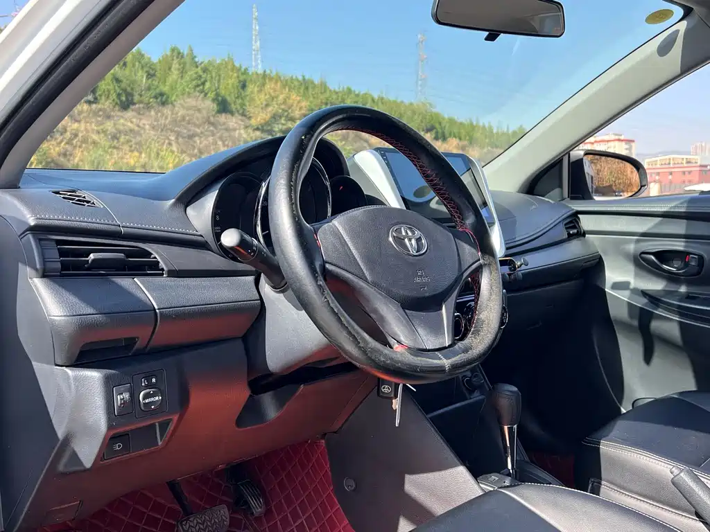 Toyota Yaris L — миниатюра 8