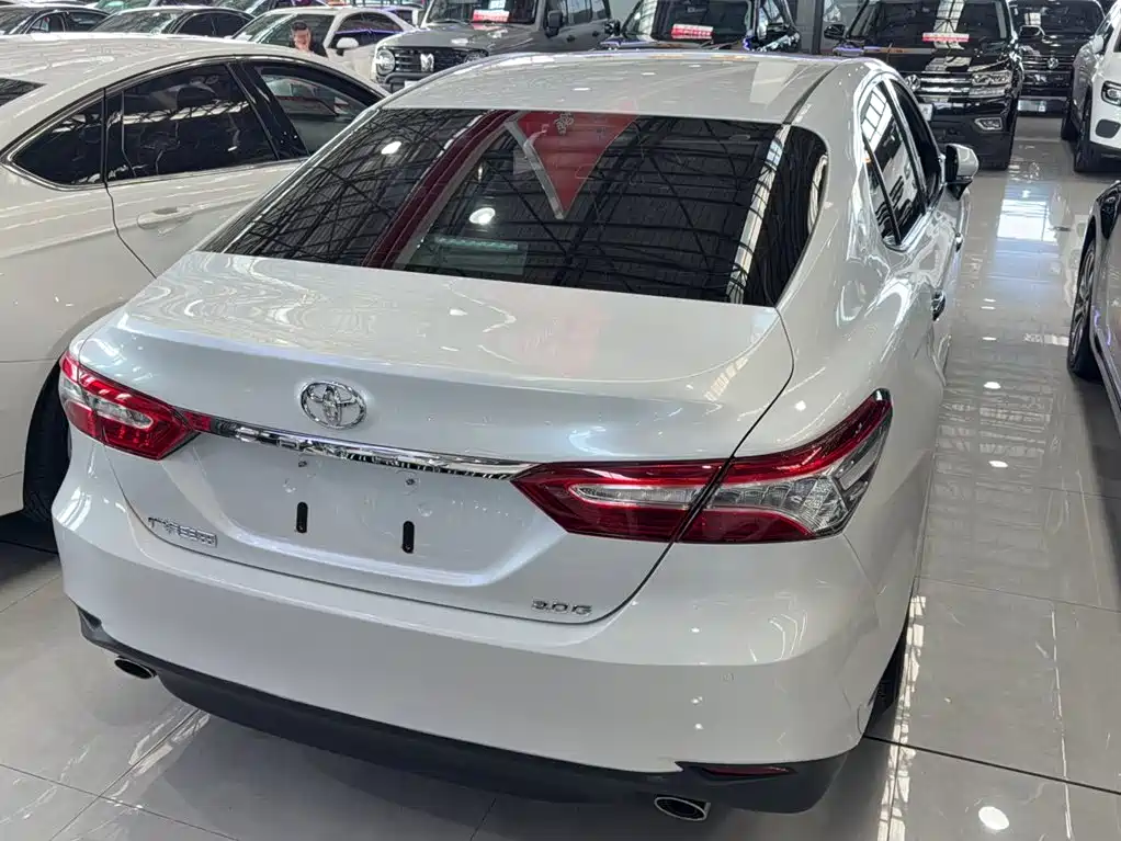 Toyota Camry — миниатюра 6