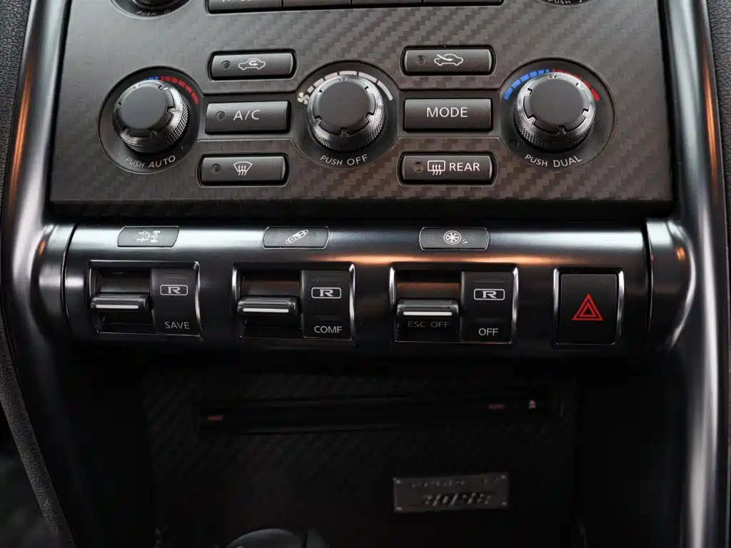 Nissan GT-R — миниатюра 14