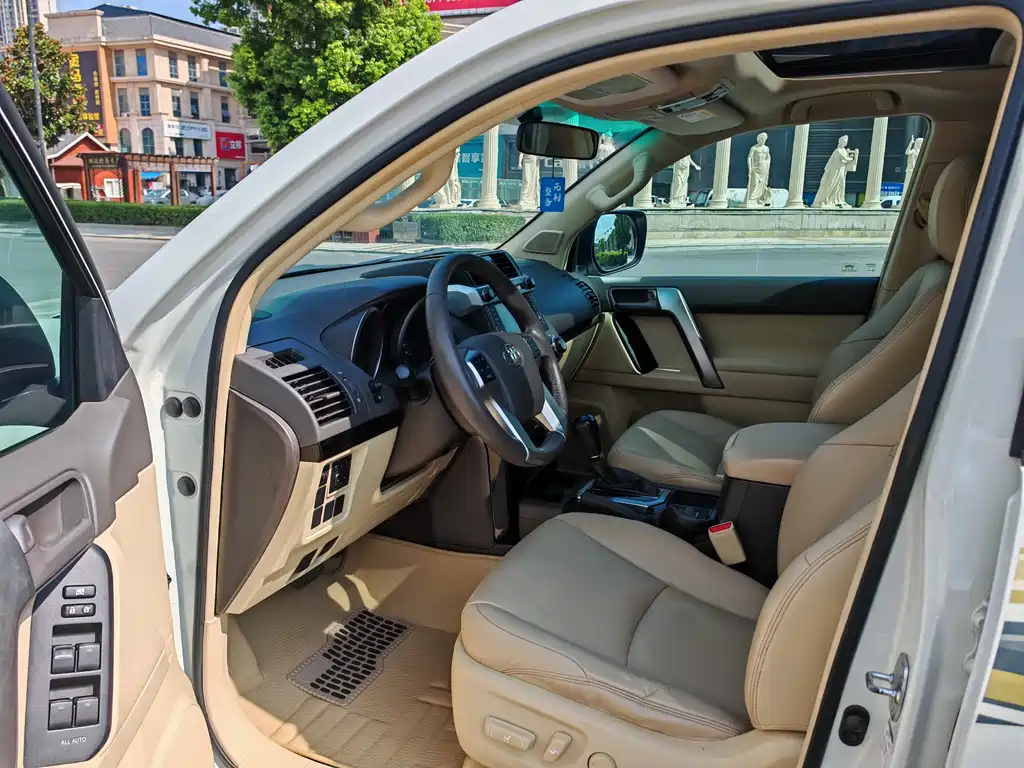 Toyota Land Cruiser Prado 2015 2.7L AT Luxury