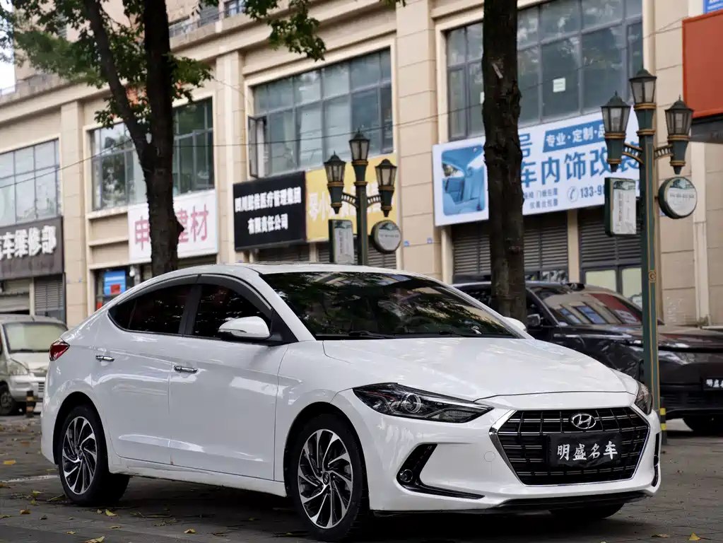 Hyundai Elantra — миниатюра 3
