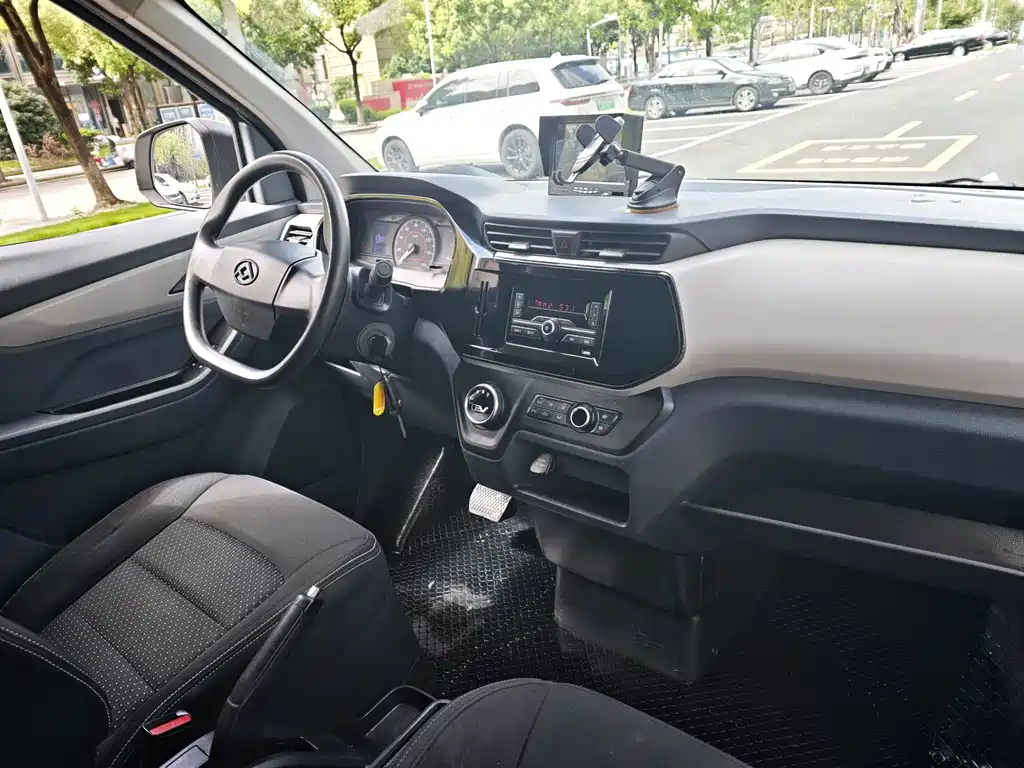 MAXUS EV30 — миниатюра 6