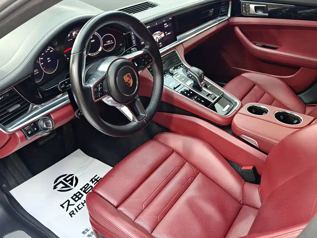 PORSCHE PANAMERA