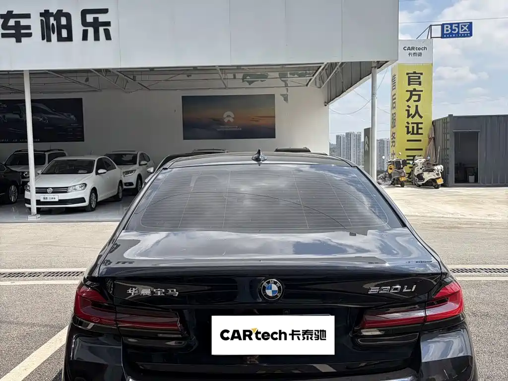 BMW 5 Series — миниатюра 12