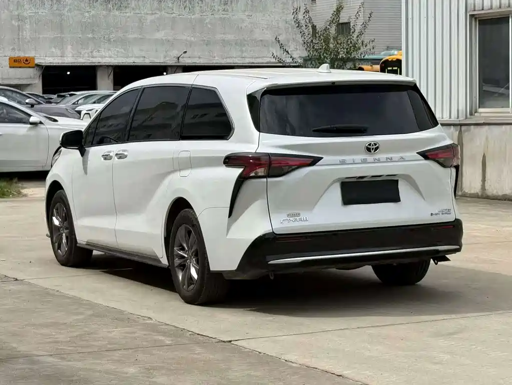 Toyota Sienna — миниатюра 11