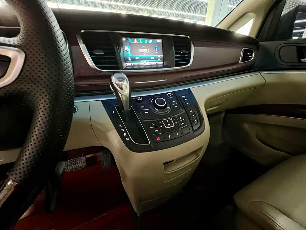 Buick GL8 2017 25S Luxury V