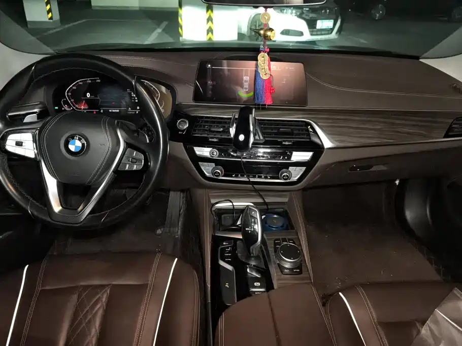 BMW 5 Series — миниатюра 12