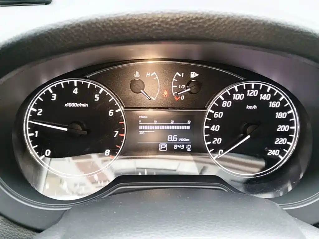 Nissan Tiida — миниатюра 12