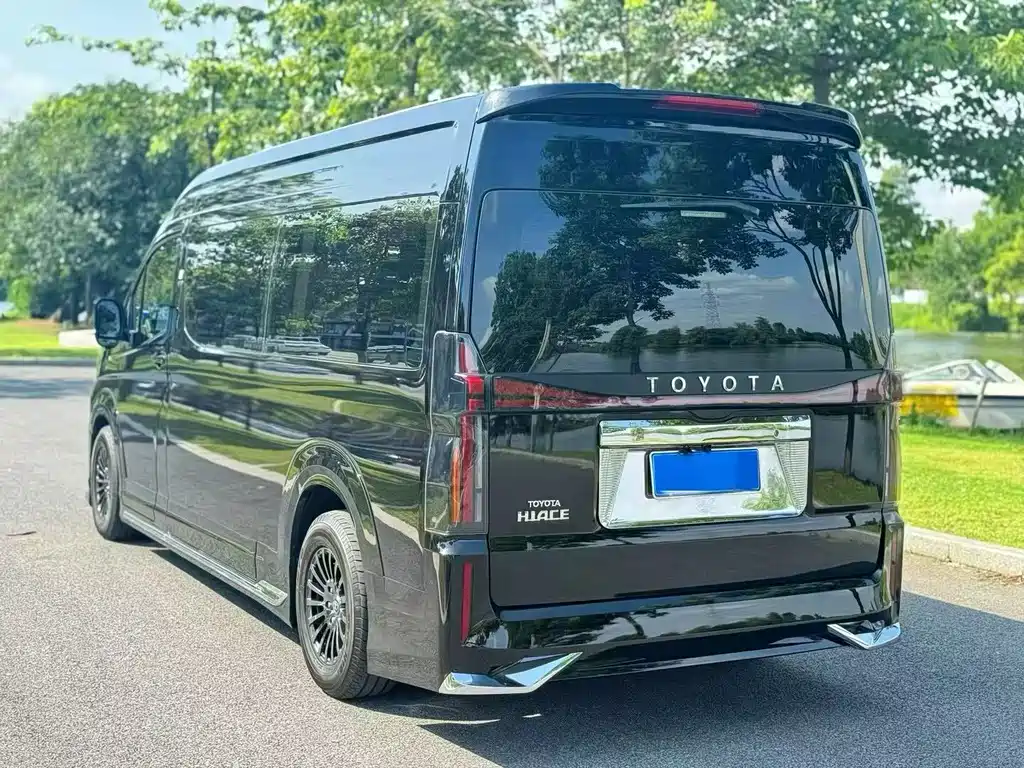 Toyota Hiace — миниатюра 2