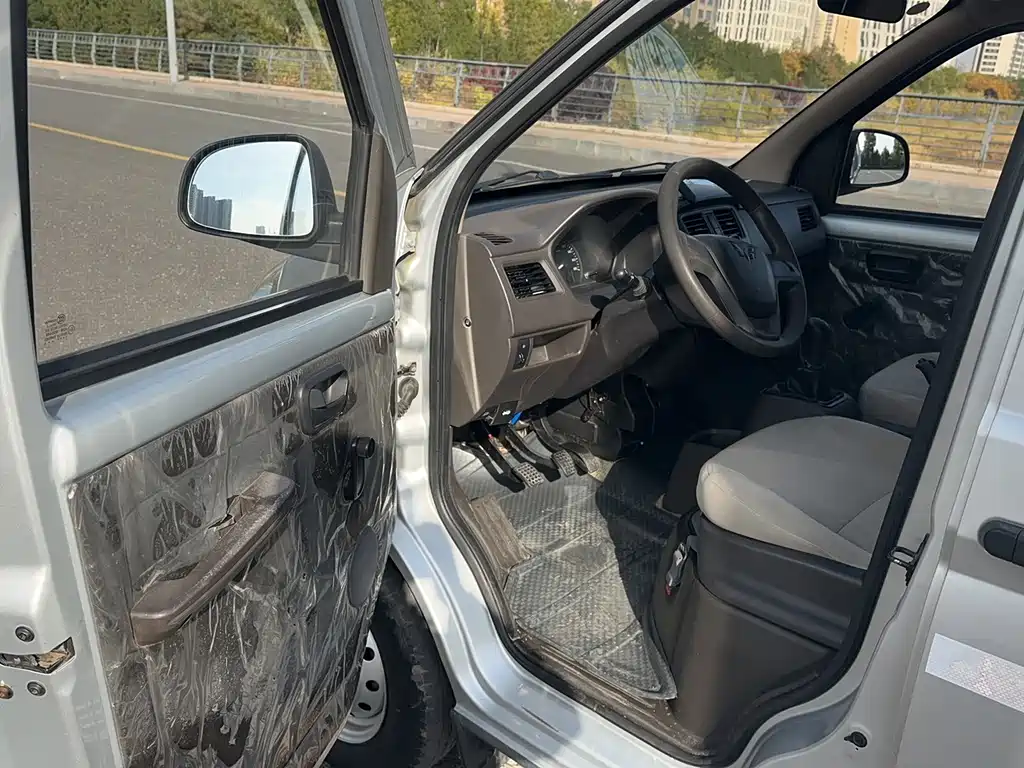 Wuling Rongguang — миниатюра 13