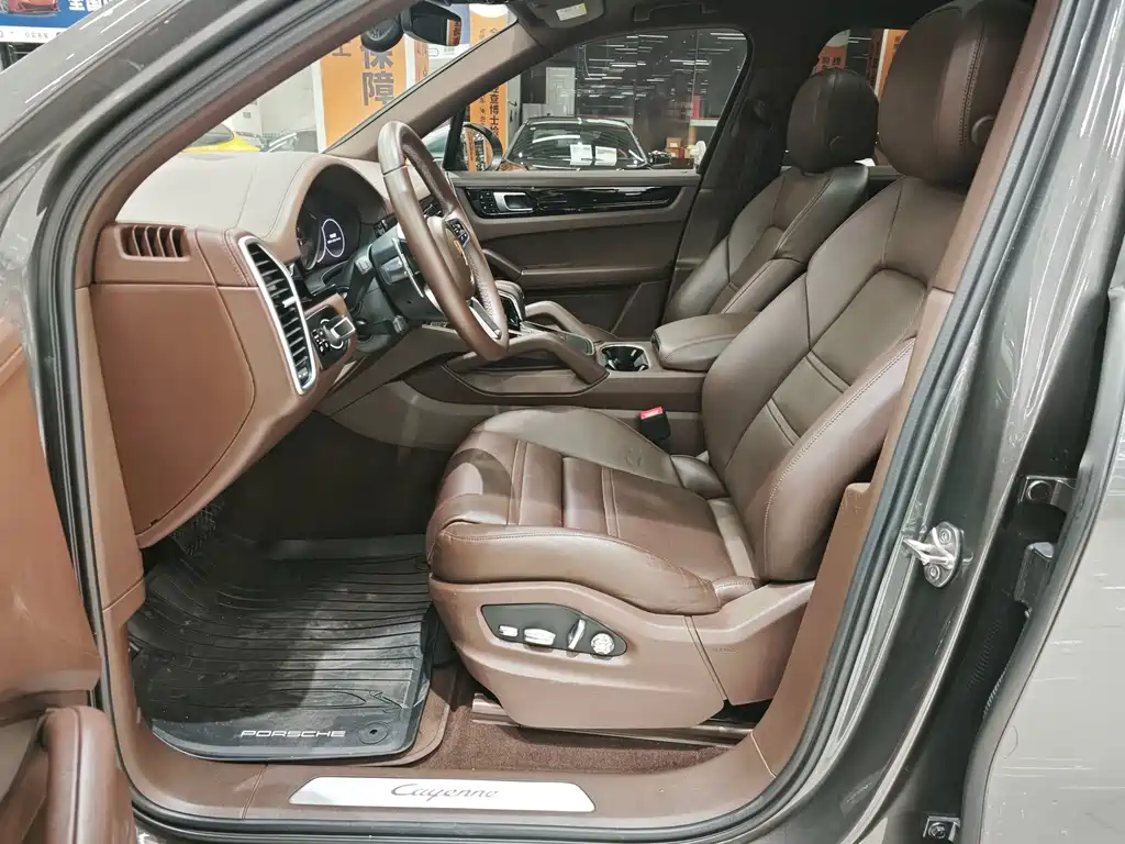 Porsche Cayenne — миниатюра 7