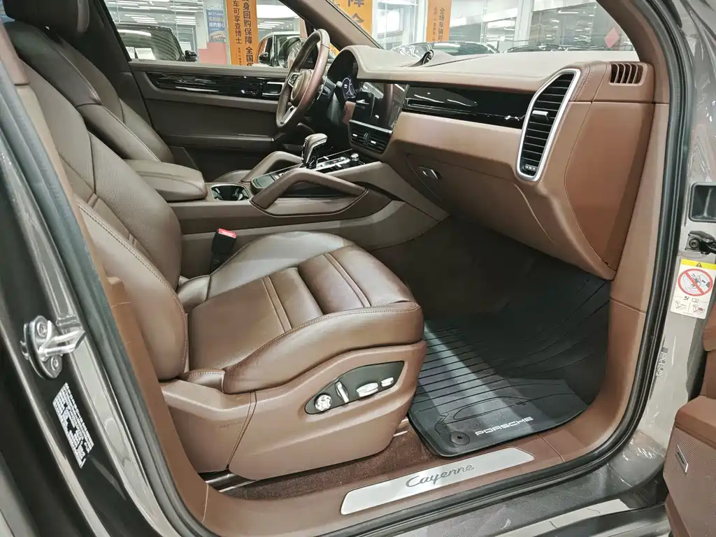 Porsche Cayenne — миниатюра 9