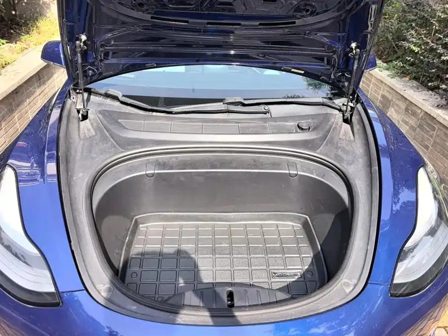 Tesla Model 3 — миниатюра 10