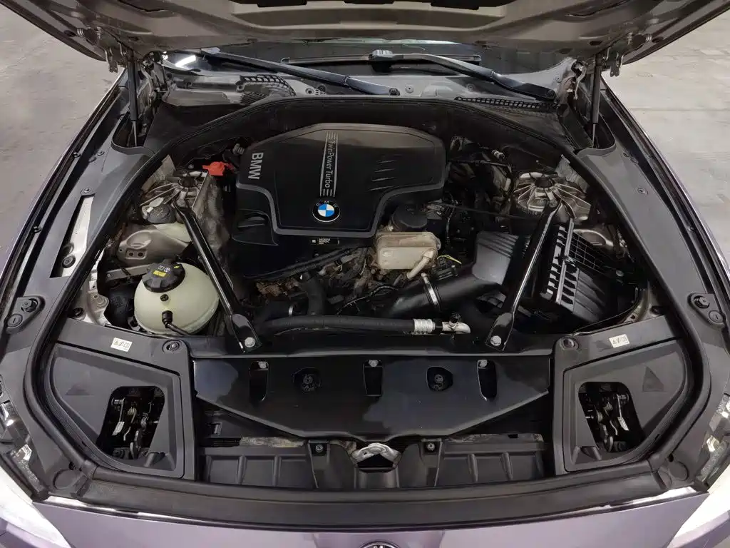 BMW 5 Series — миниатюра 6