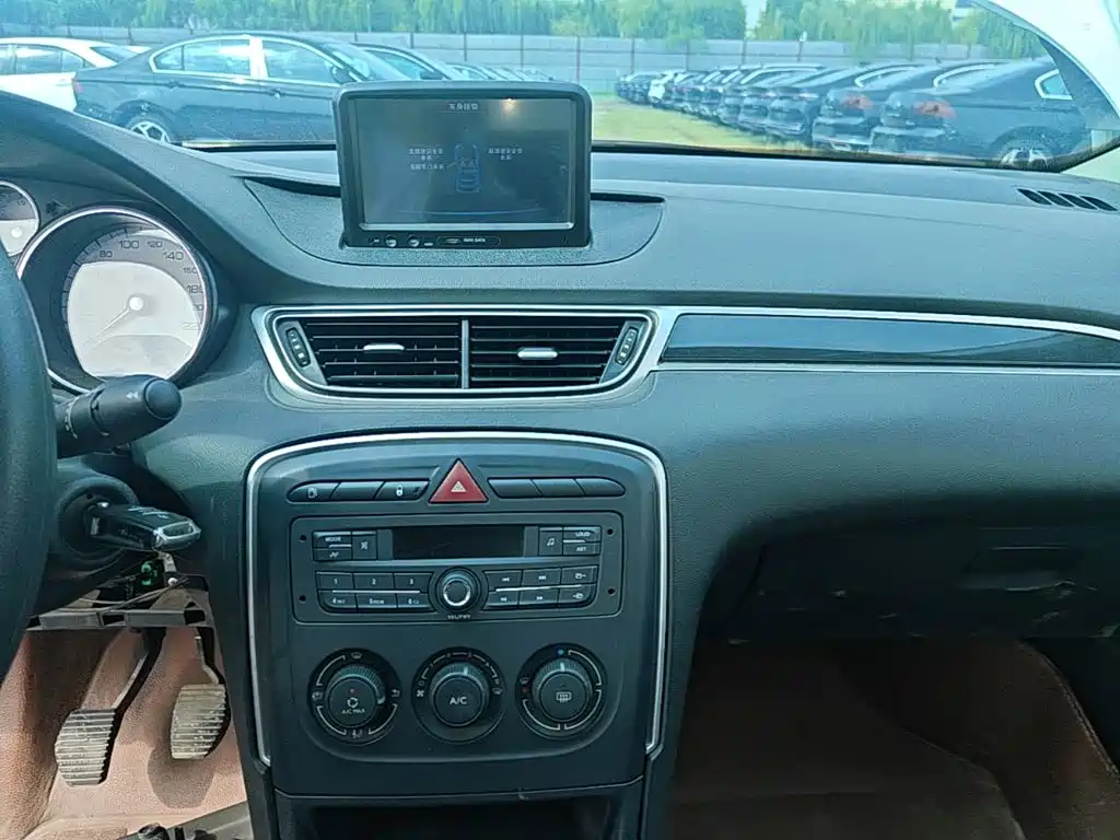 Peugeot 308 — миниатюра 18