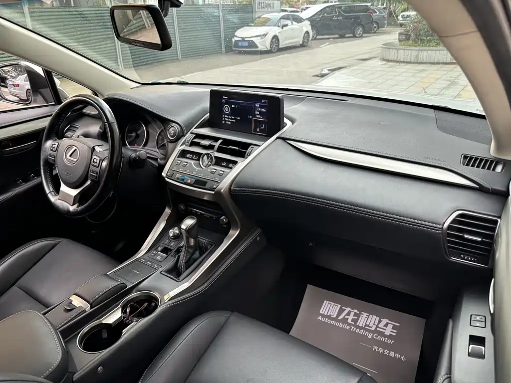 Lexus NX 2017 300