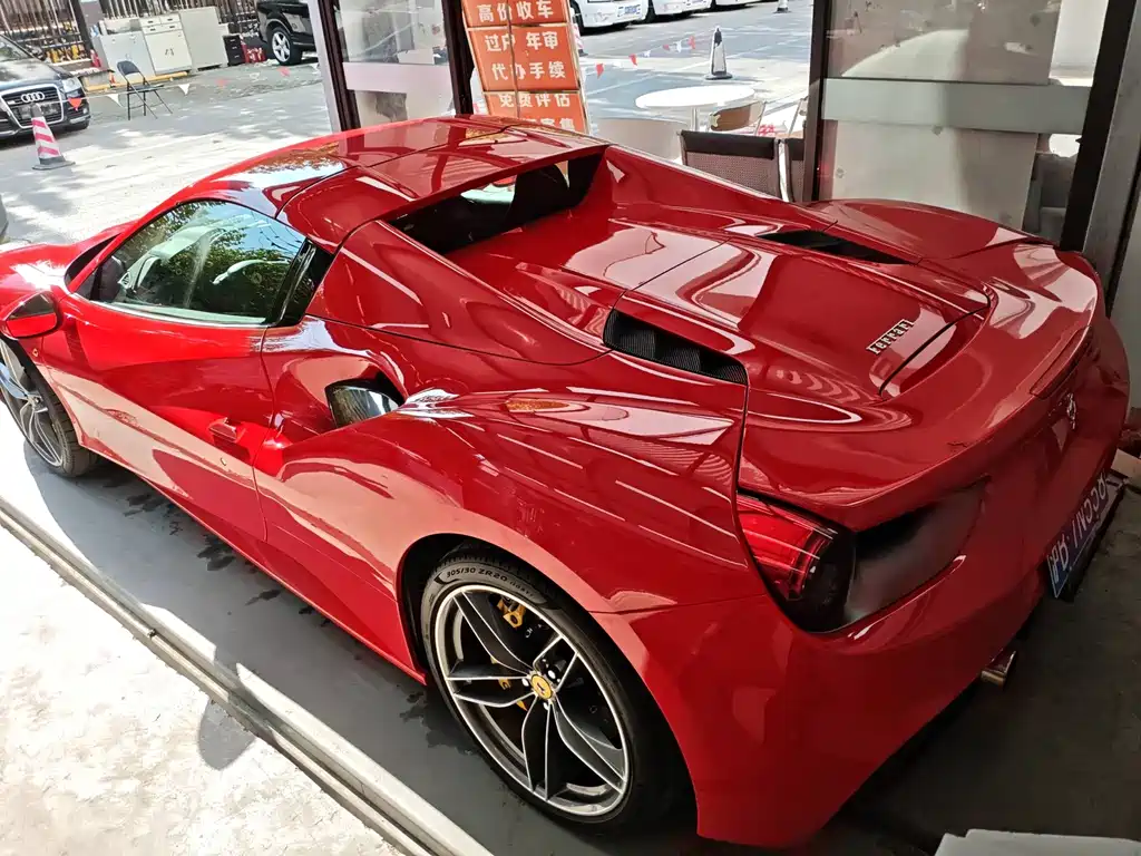 FERRARI 488