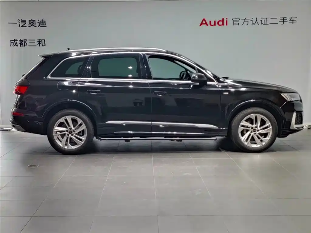 Audi Q7 2023 45 TFSI quattro S line Sport