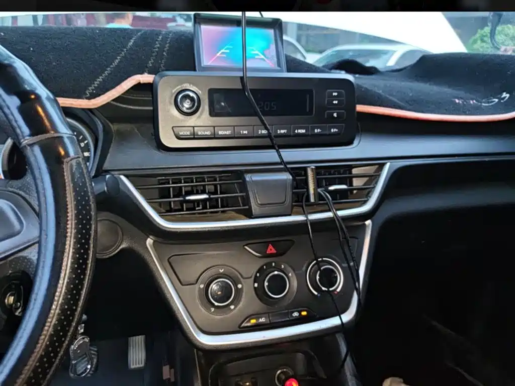 Wuling Hongguang S3 — миниатюра 16